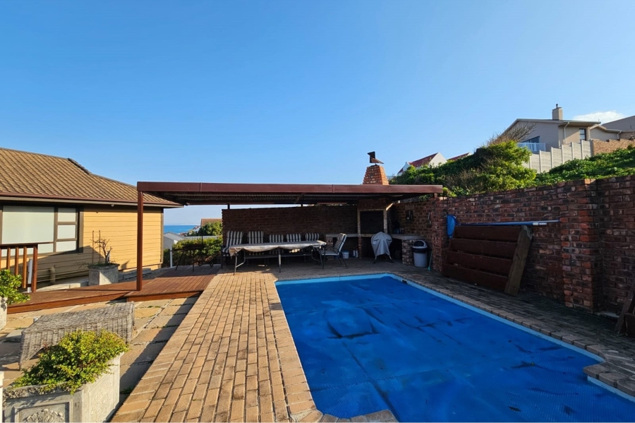 5 Bedroom Property for Sale in Beachview Eastern Cape